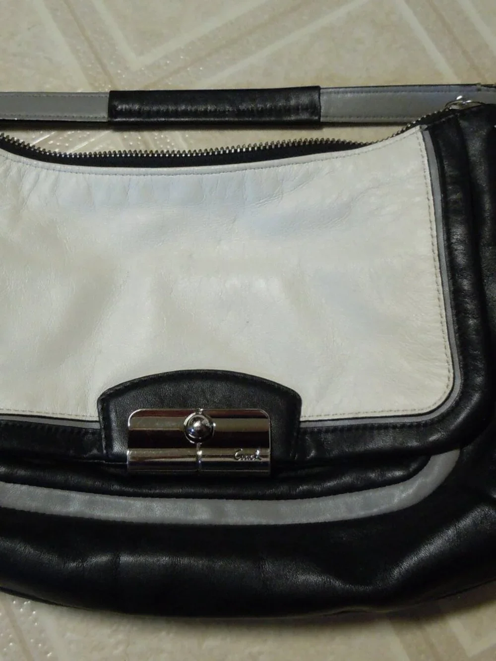 COACH BLACK & WHITE LEATHER HANDBAG F23084 EUC